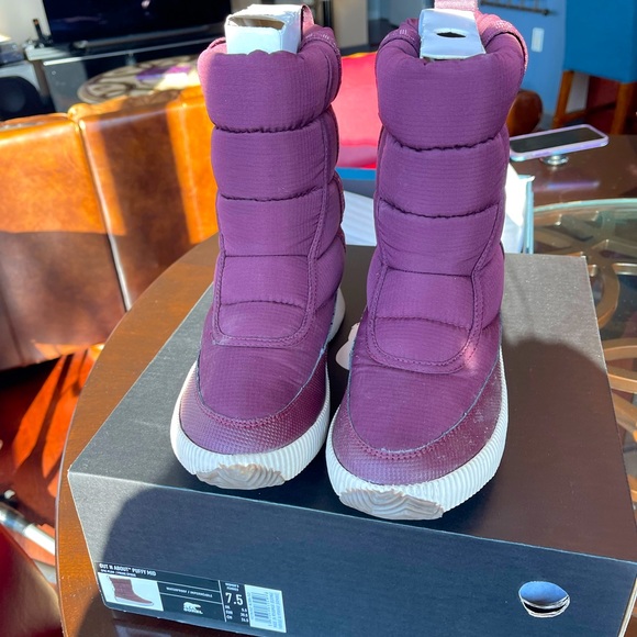 Out and about puffy mid boots! - Picture 3 of 3